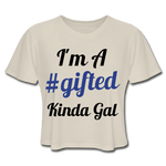 I'M A GIFTED KINDA GAL (Crop Top T-Shirt) - dust
