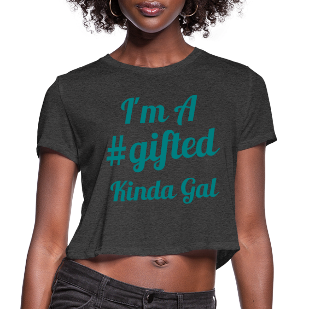 I'M A GIFTED KINDA GAL (Crop Top T-Shirt) - deep heather