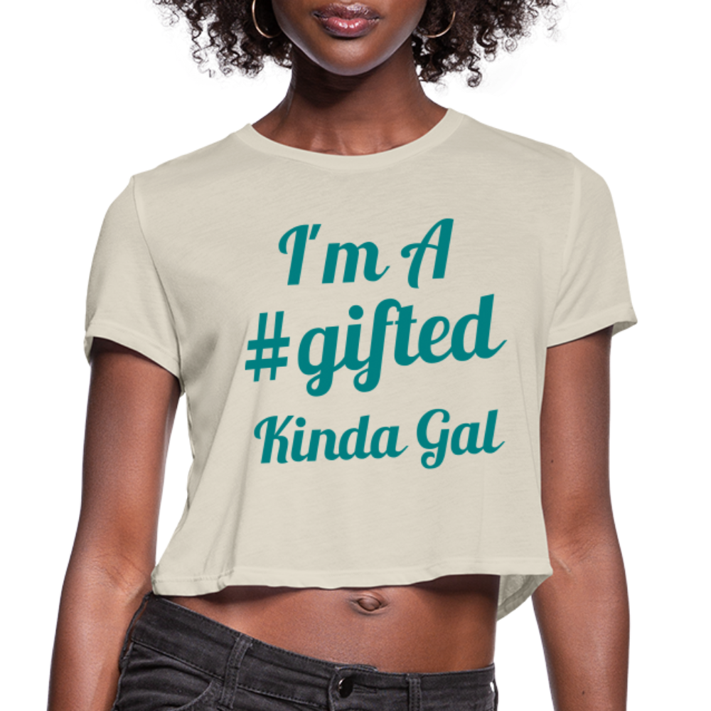I'M A GIFTED KINDA GAL (Crop Top T-Shirt) - dust